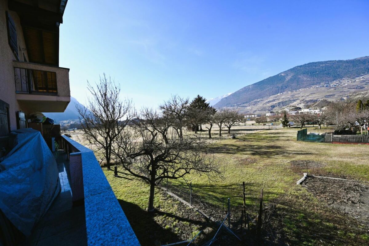 Balkon mit weiter Berg- und Landschaftsview