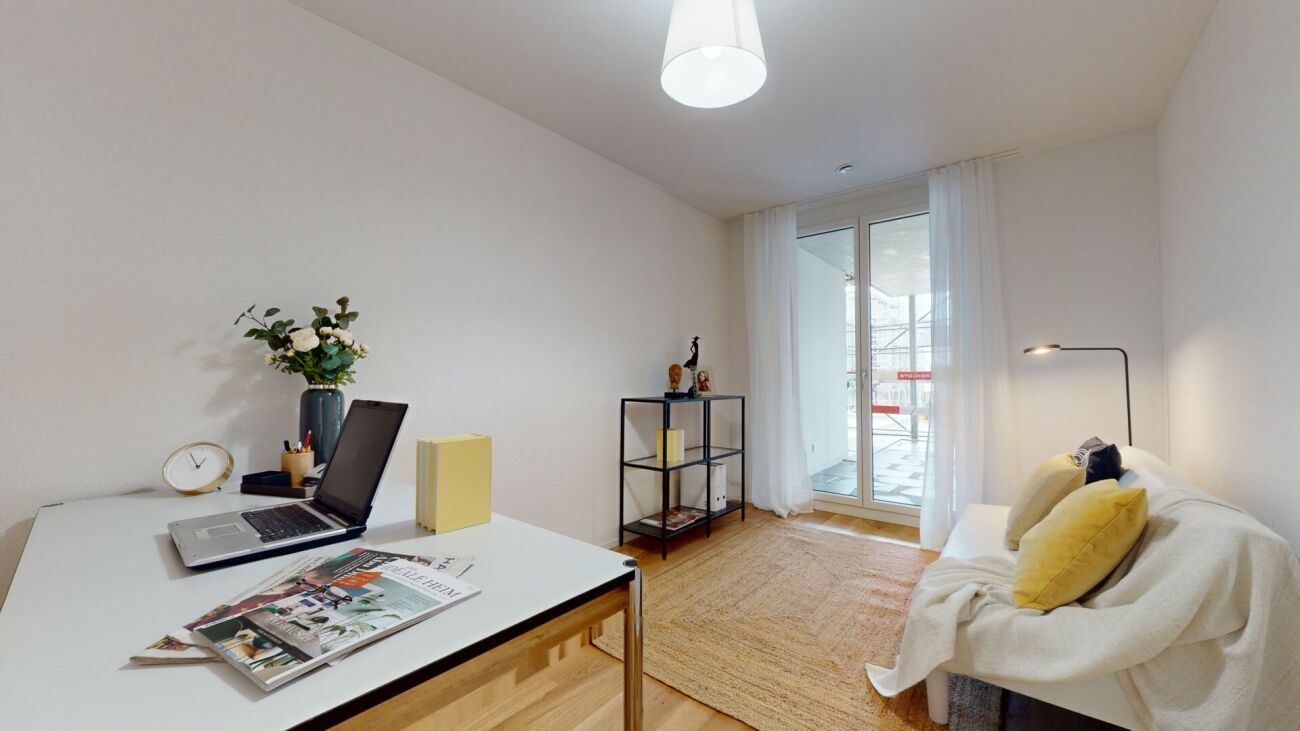 Helles Arbeits- und Wohnzimmer