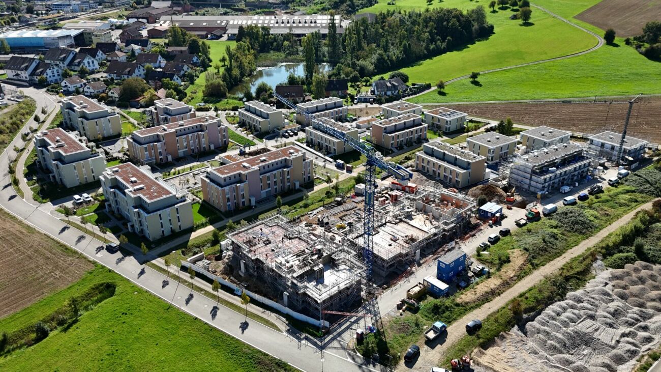 Luftaufnahme eines Wohnquartiers im Bau