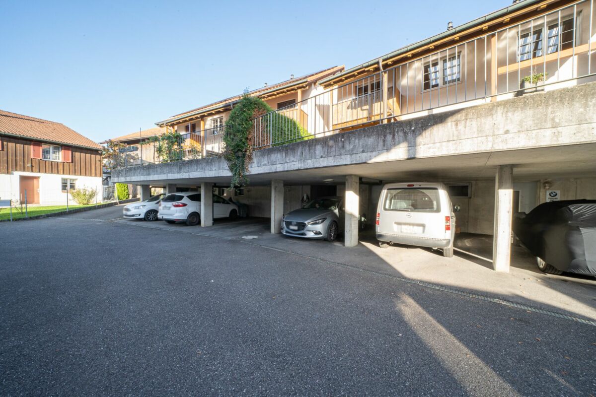Überdachter Stellplatz mit Wohnanlage