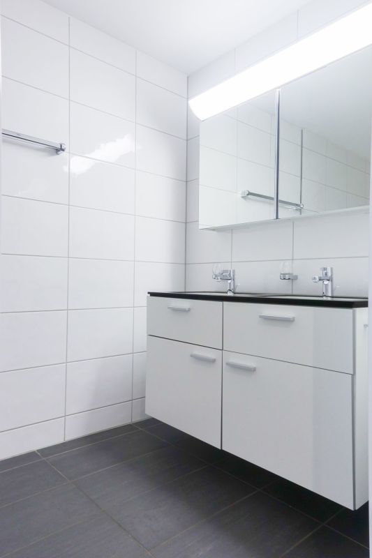 Modernes Badezimmer