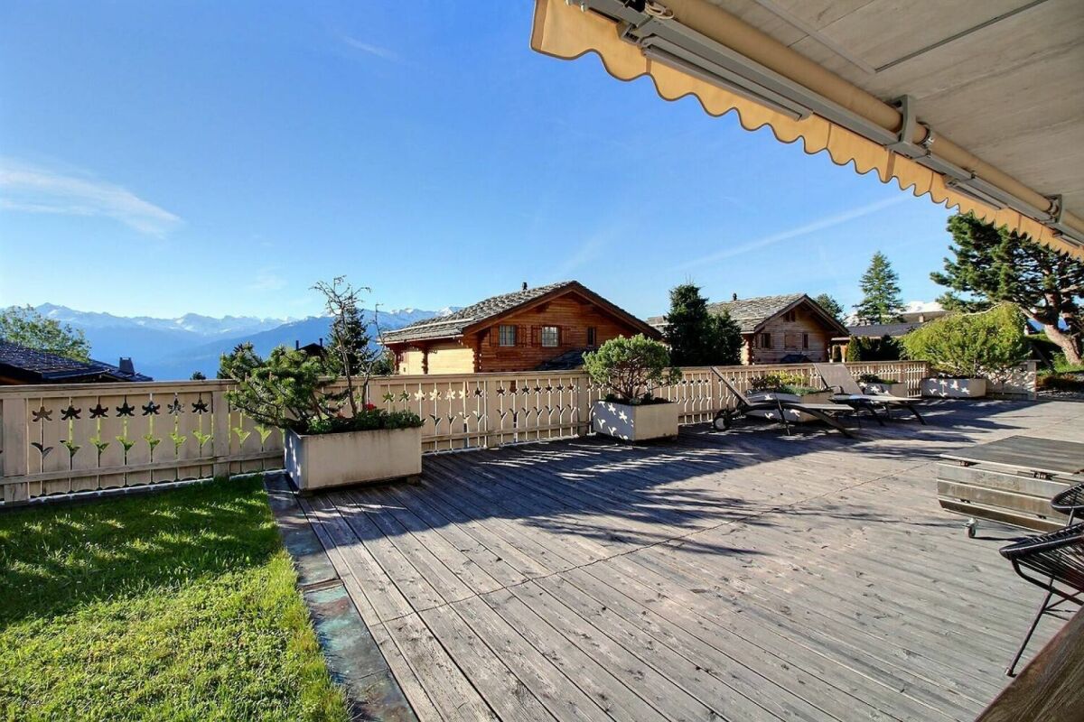 Terrasse mit Bergblick