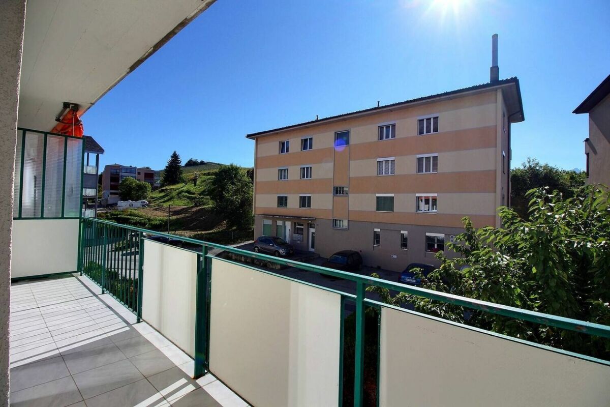 Balkon mit Blick auf Wohngebäude