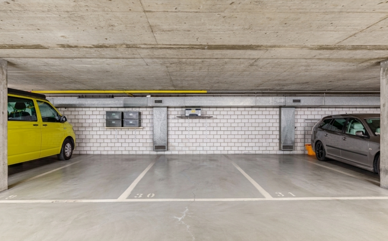 Tiefgarage mit Stellplätzen