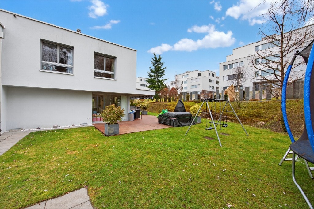 Moderner Garten mit Terrasse