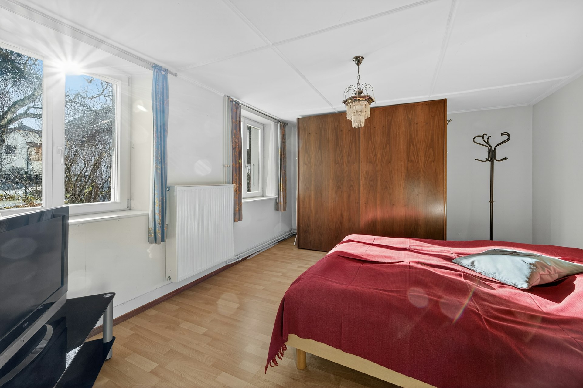 Helles Schlafzimmer mit Tageslicht