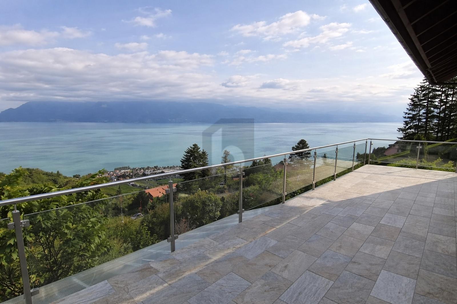 INDIVIDUELL UND GERÄUMIG MIT UNGLAUBLICHER AUSSICHT – Grandvaux
