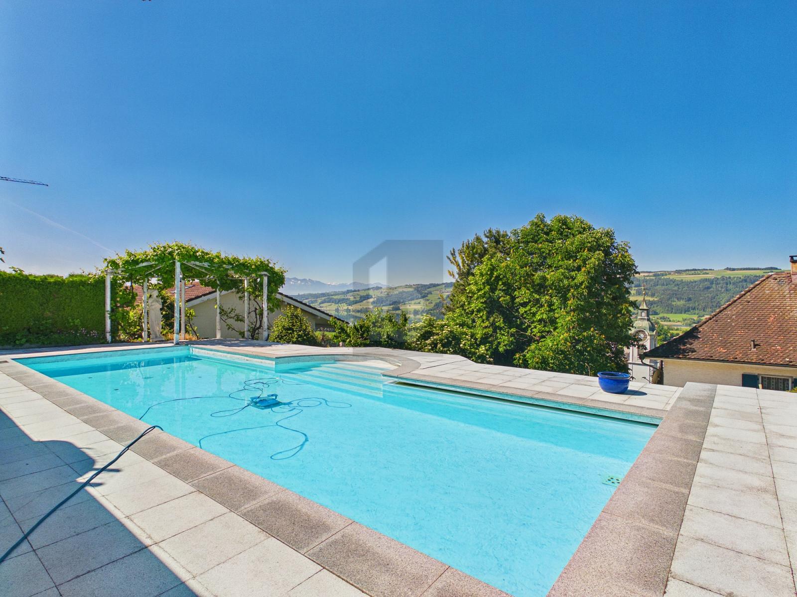 AN BESTER LAGE MIT POOL UND PANORAMASICHT! – Hitzkirch