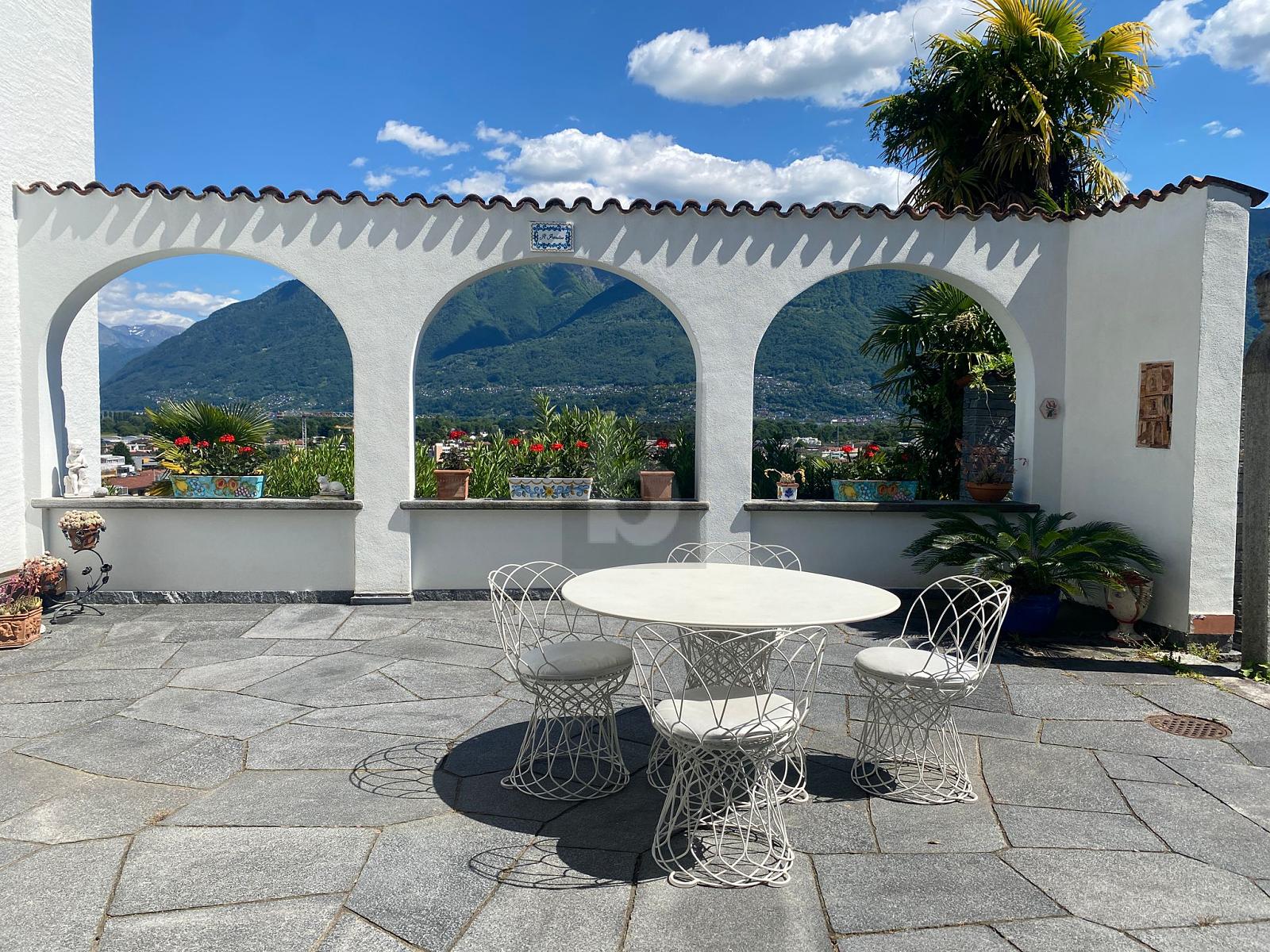 MIT GROSSER TERRASSE UND HERRLICHEM SEEBLICK – Ascona