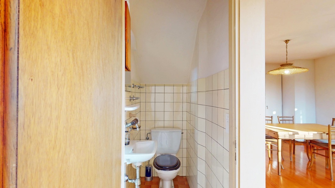 Kleines WC neben dem Essbereich