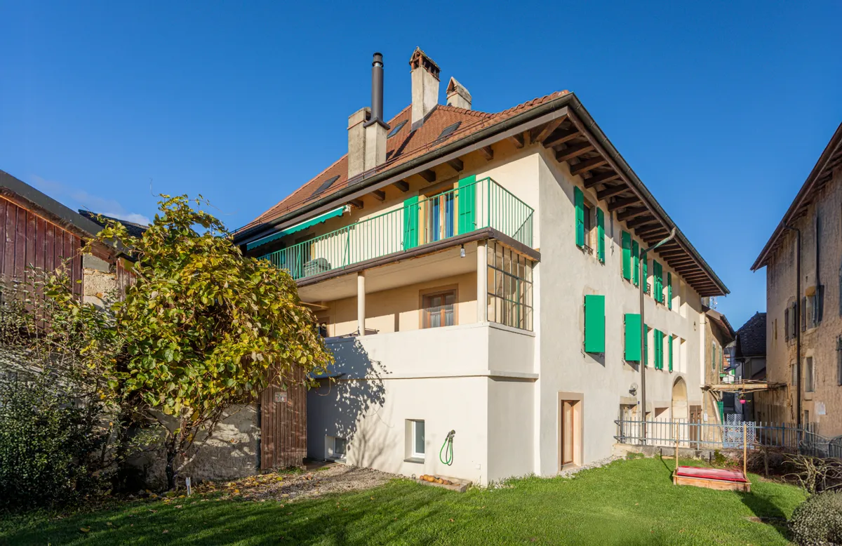 Historisches Wohnhaus mit Balkon und Garten