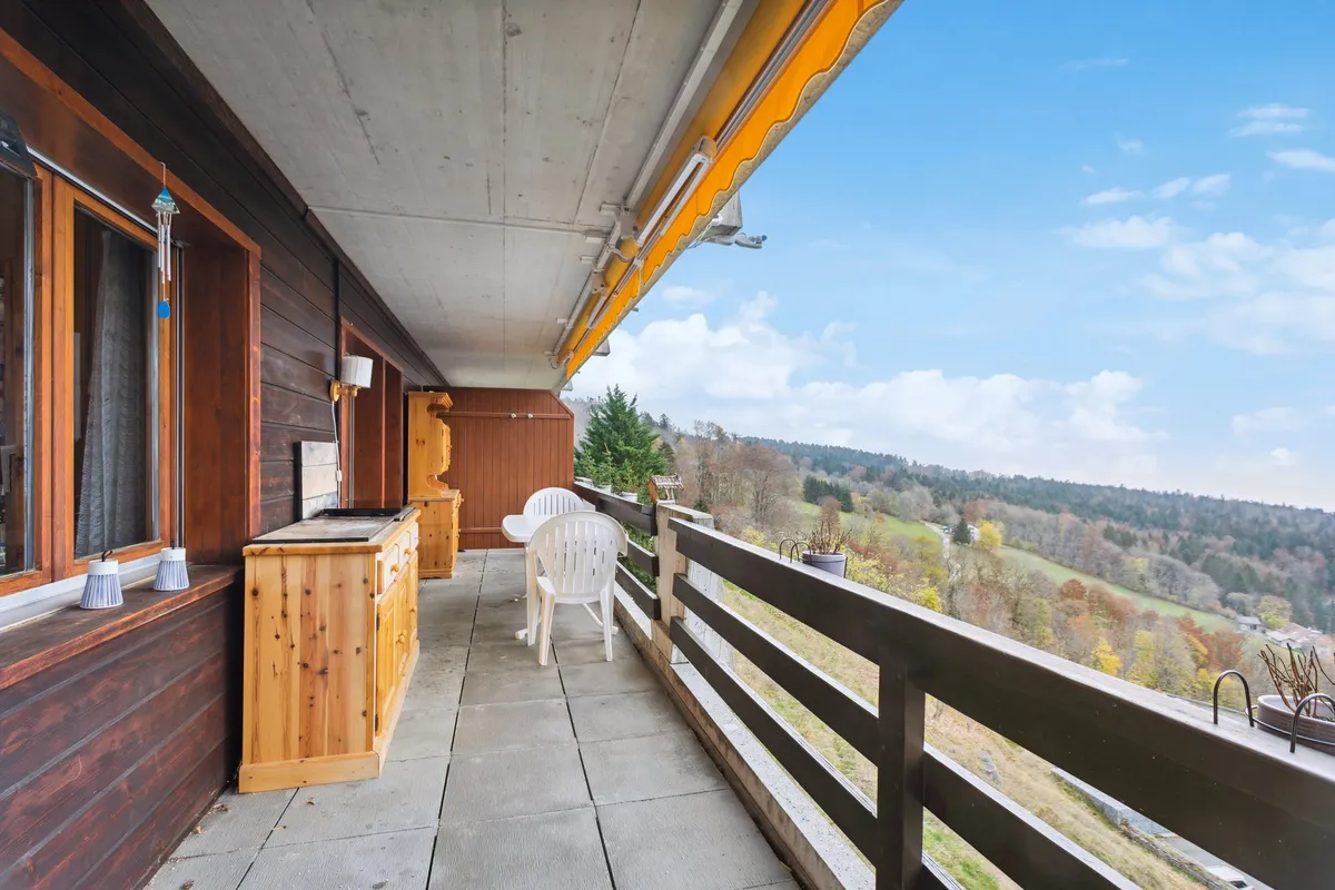 Balkon mit Bergblick