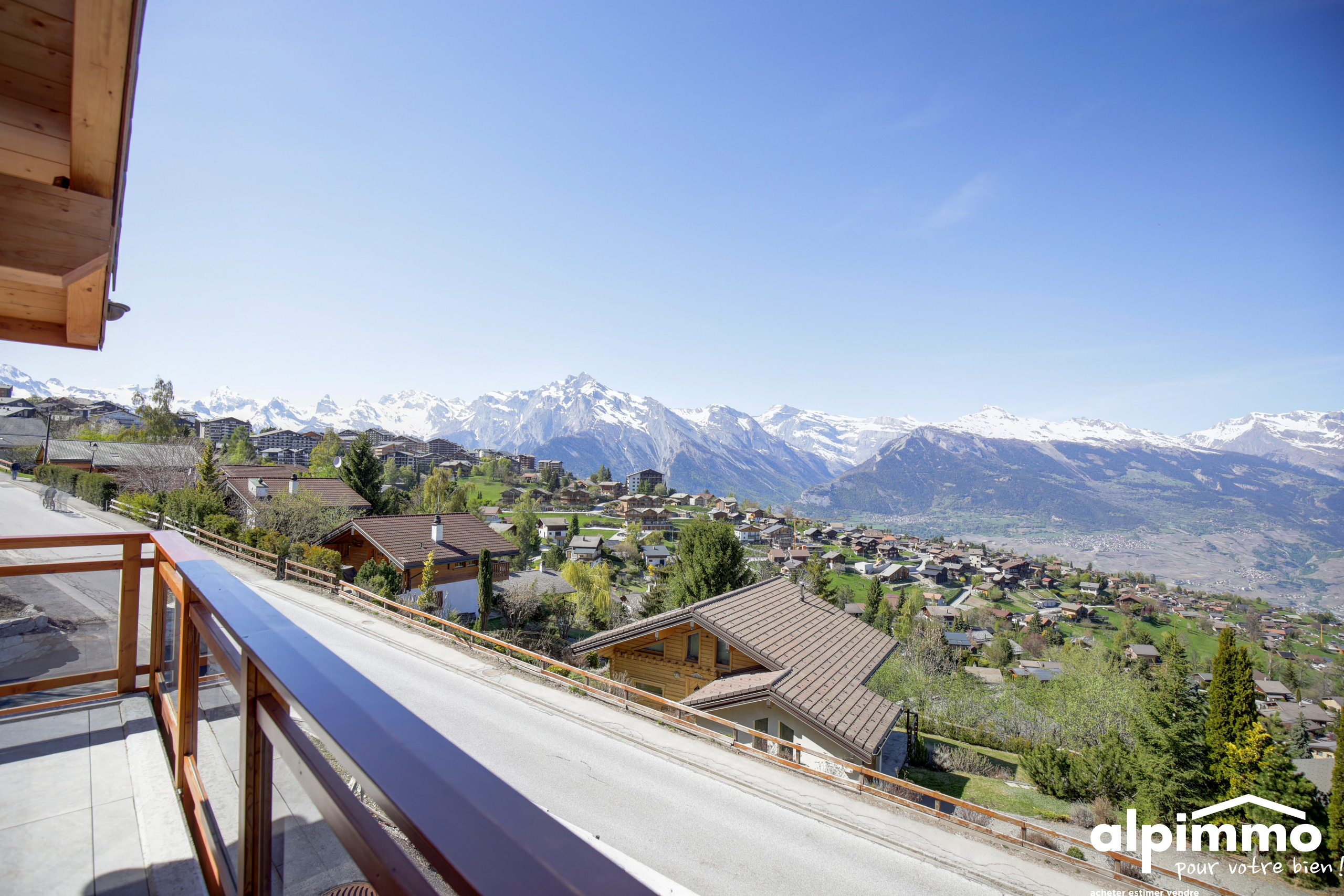 Balkon mit Alpenpanorama