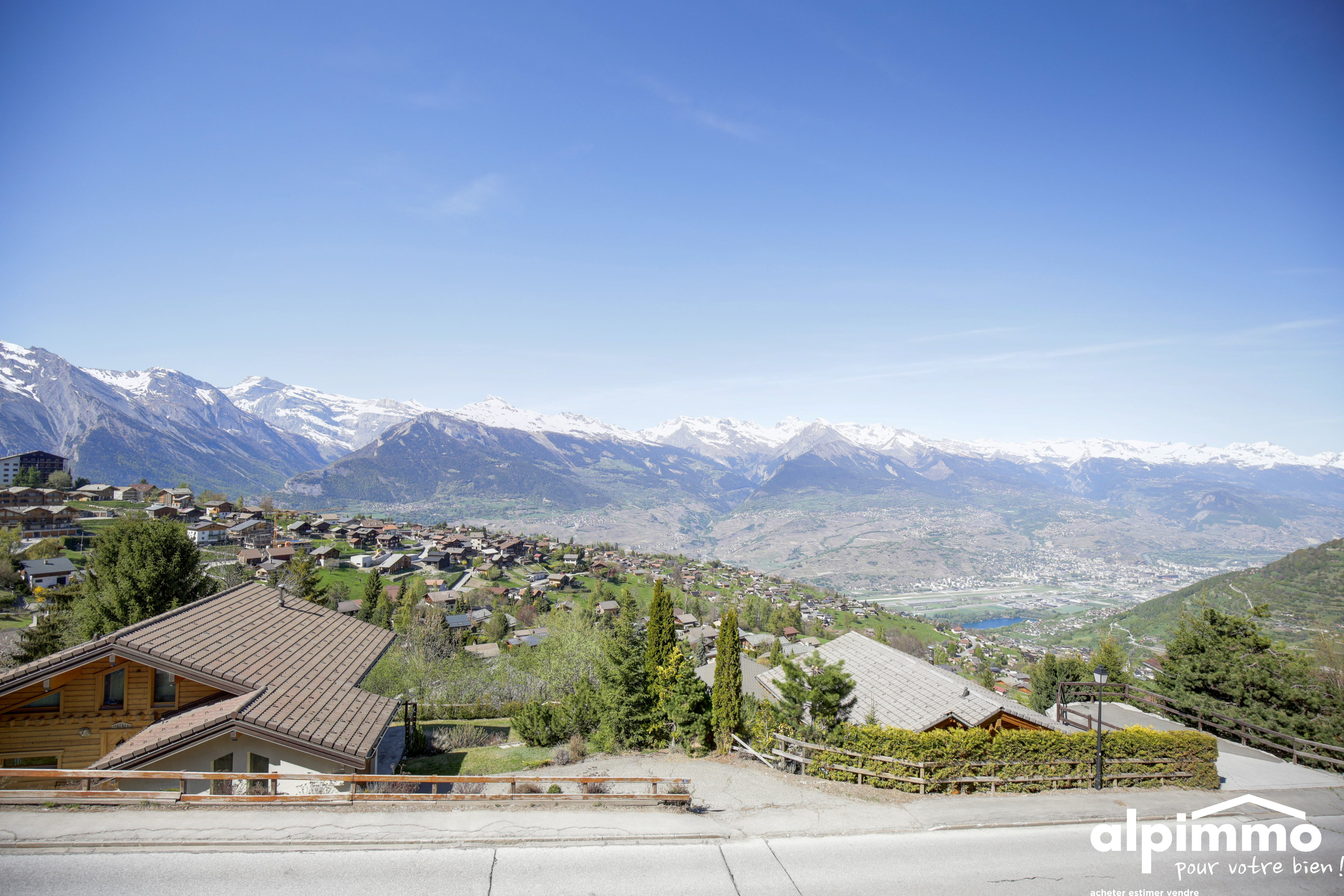 Alpenpanorama mit Wohnlage
