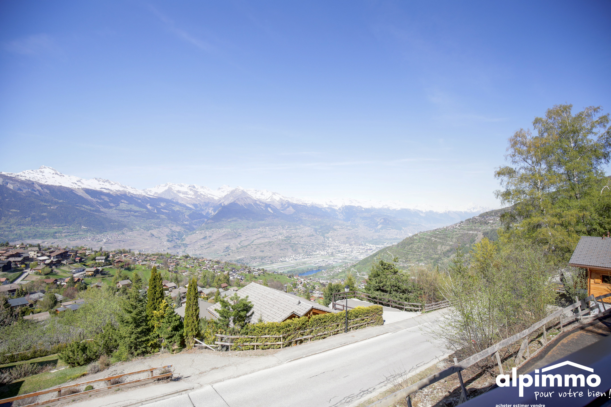 Alpenpanorama mit Talblick