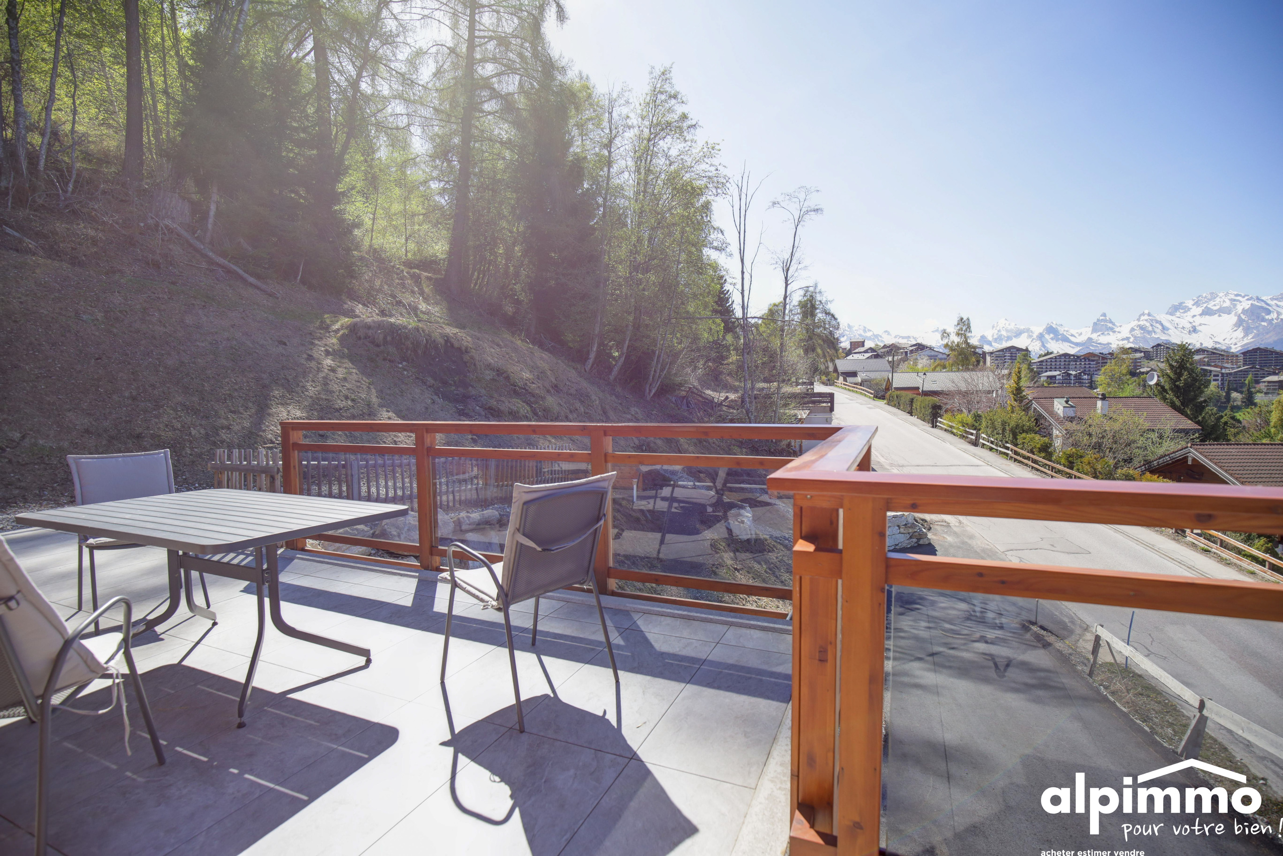 Balkon mit Bergblick