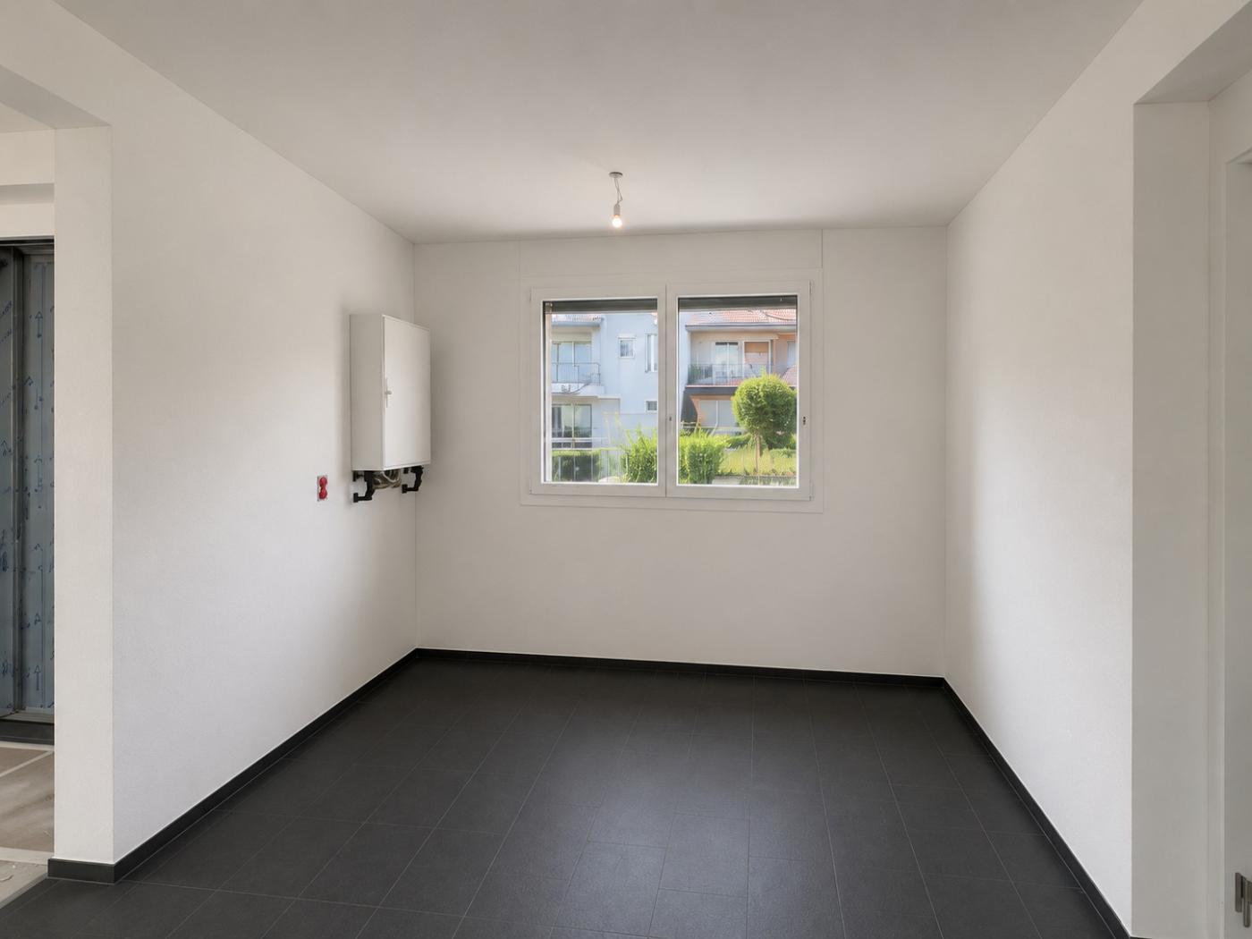 Leerer Innenraum mit Fenster