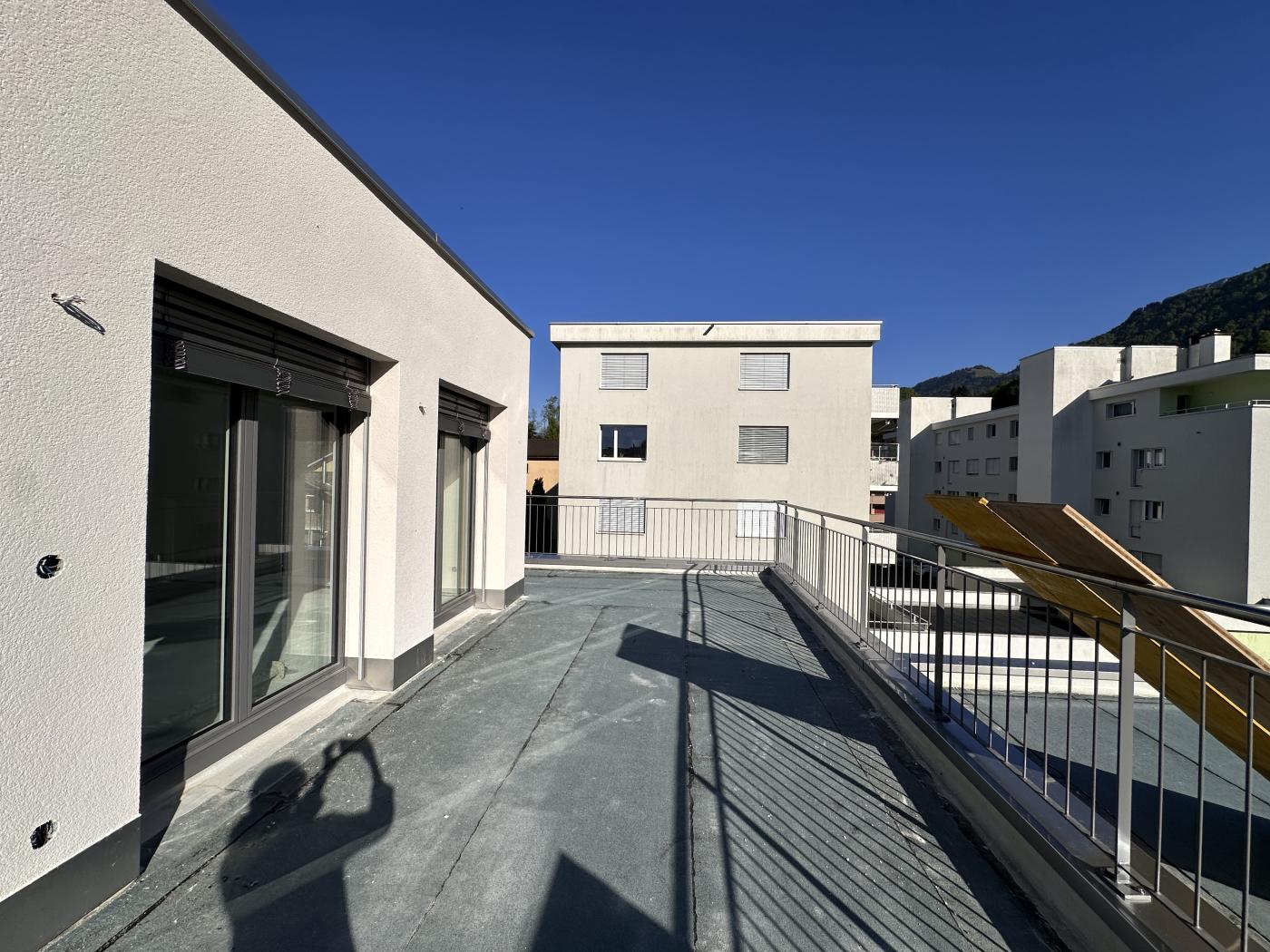 Dachterrasse mit Blick auf Nachbargebäude