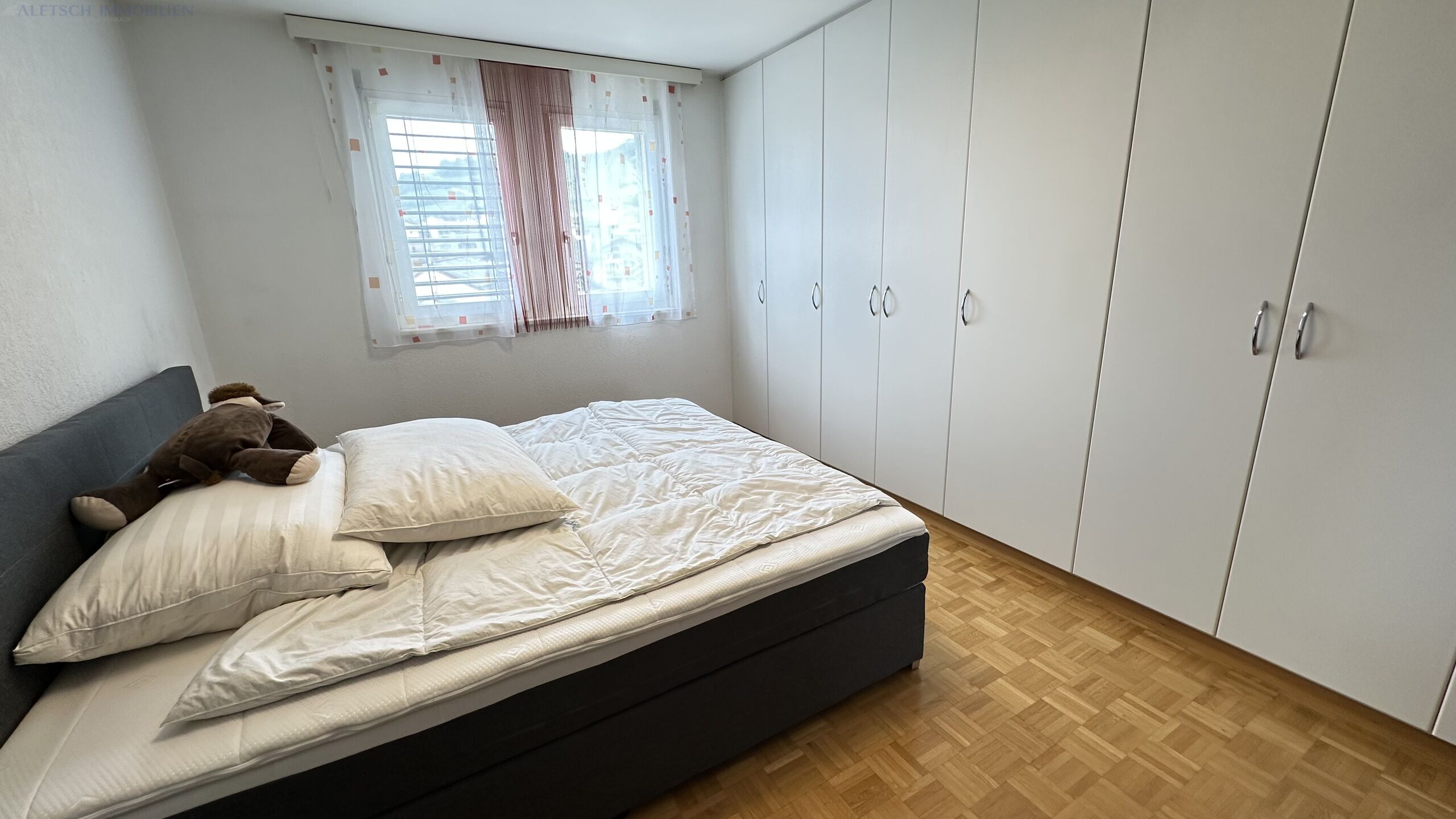 Schlafzimmer mit Einbauschränken