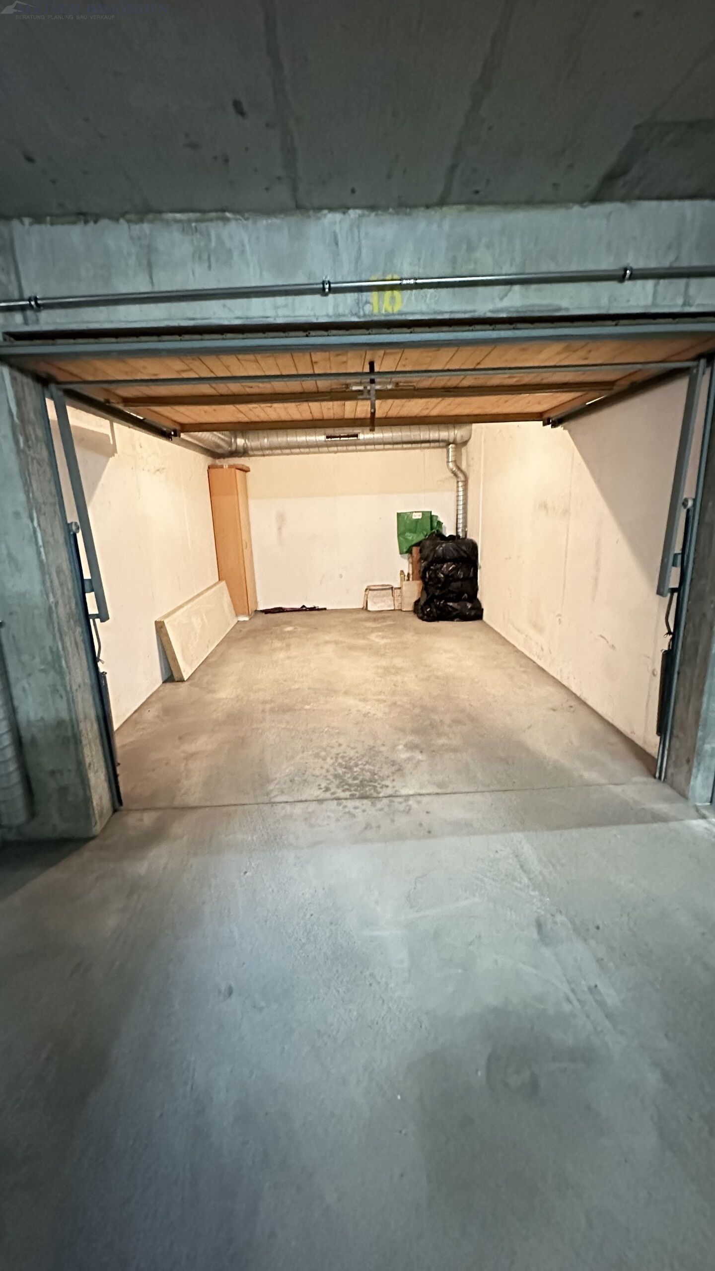 Kleiner Keller- oder Garagenraum