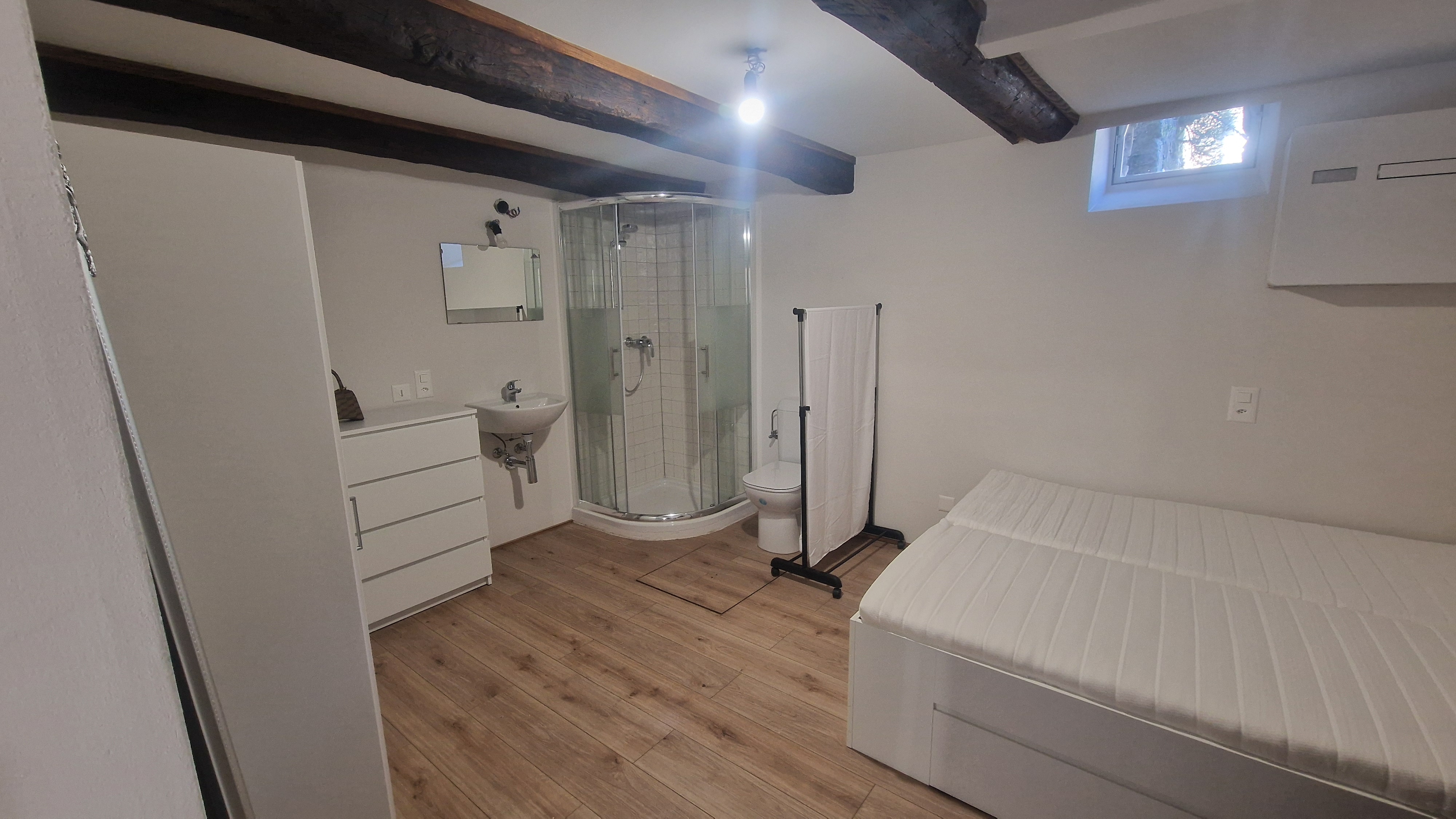 Dachzimmer mit Bad