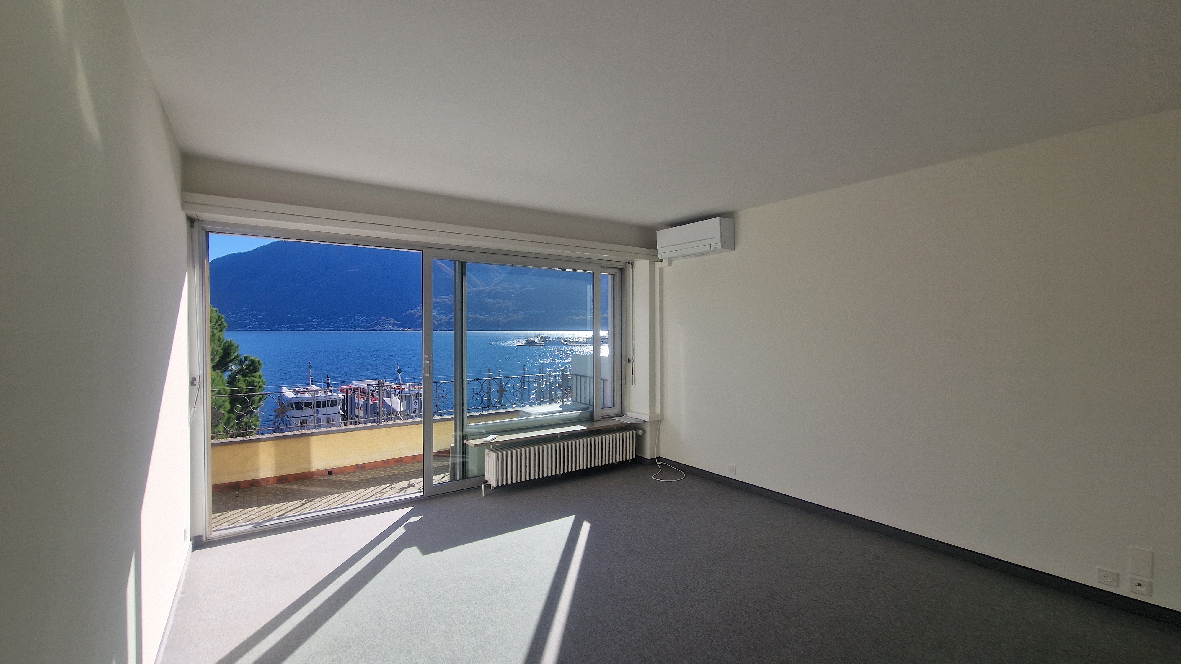 Wohnraum mit Seeblick