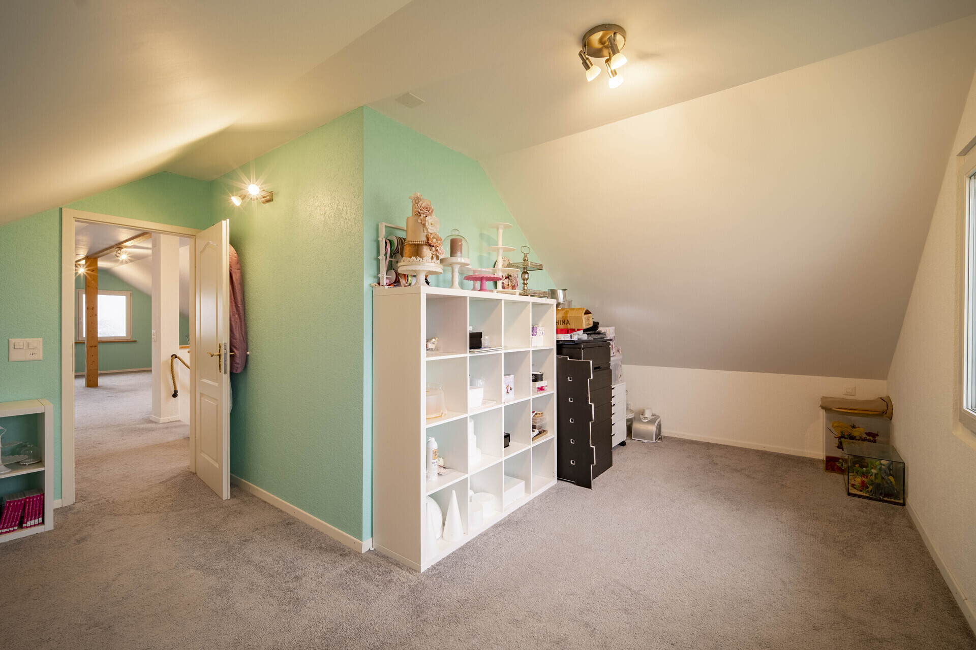 Dachgeschosszimmer mit Stauraum