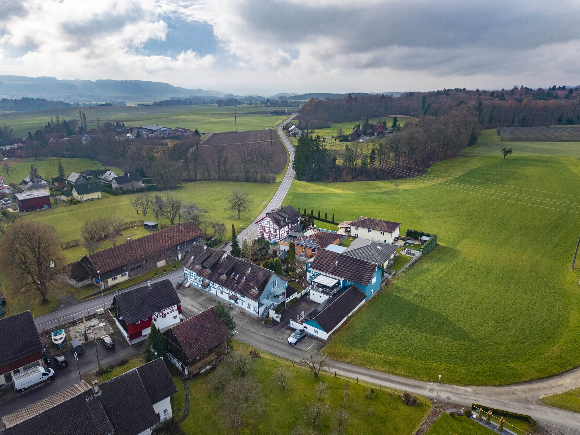 Luftaufnahme einer ländlichen Wohnsiedlung