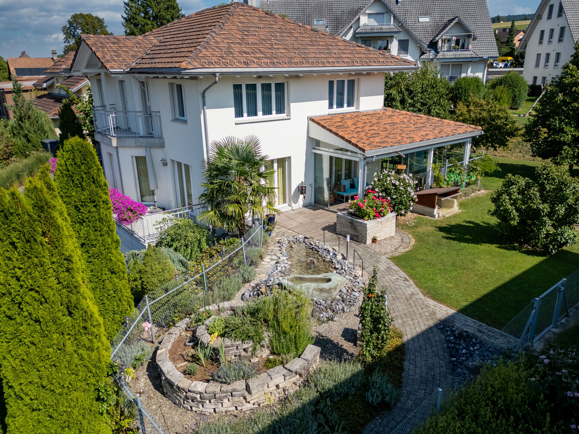 Einfamilienhaus mit gepflegtem Garten