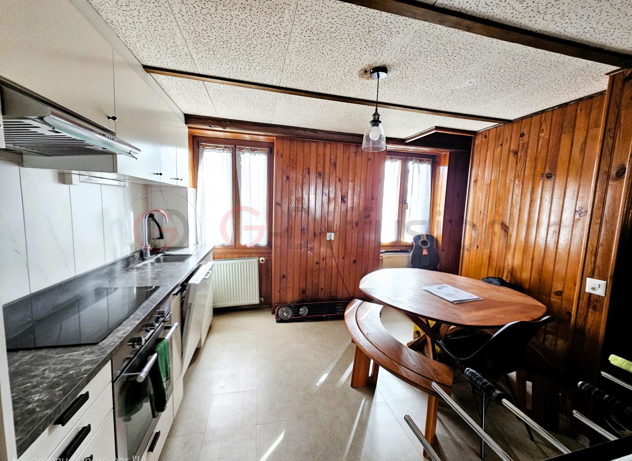 Rustikale Küche mit Holzvertäfelung