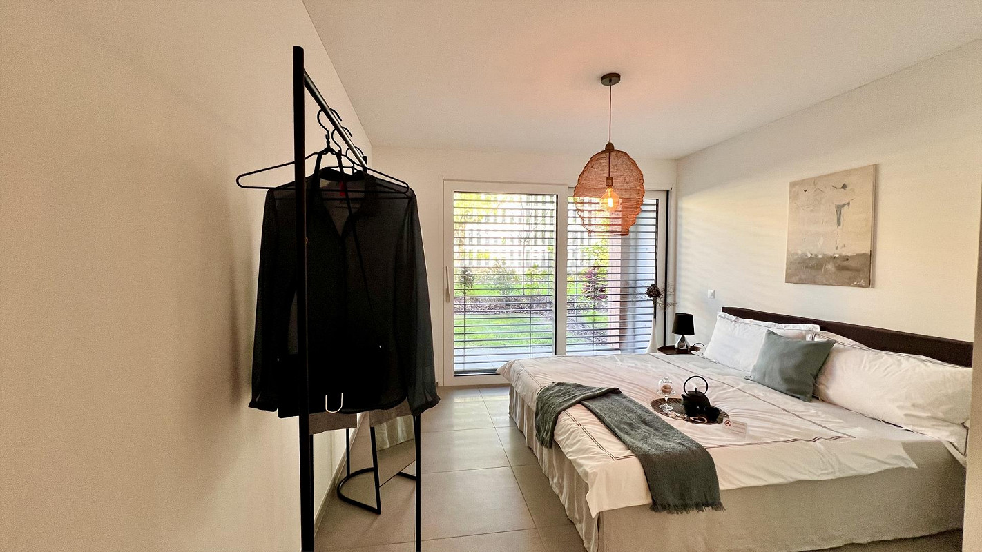 Schlafzimmer mit Gartenzugang