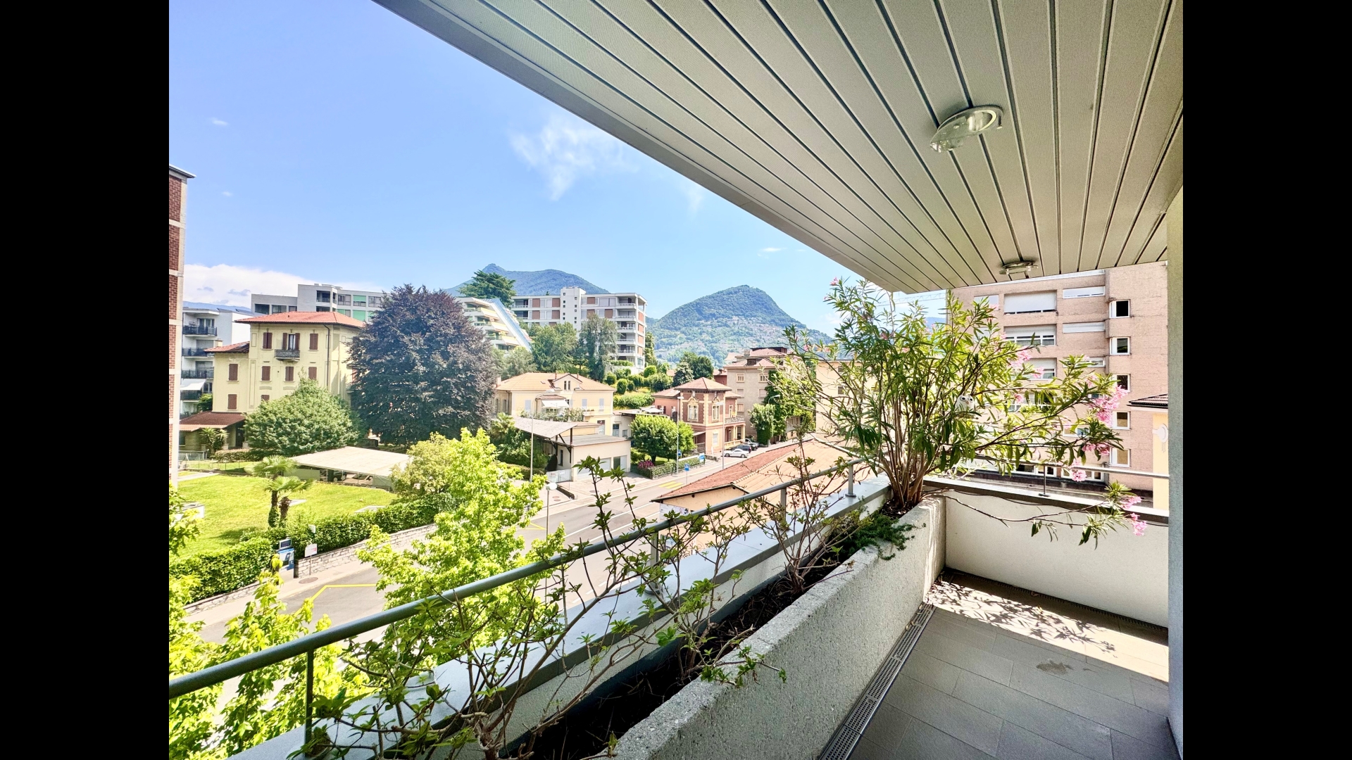 Balkon mit Bergblick