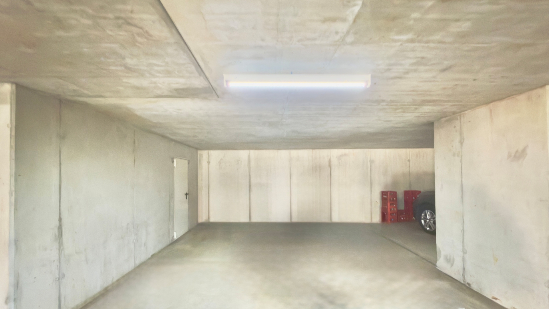 Parkgarage mit Betonwänden