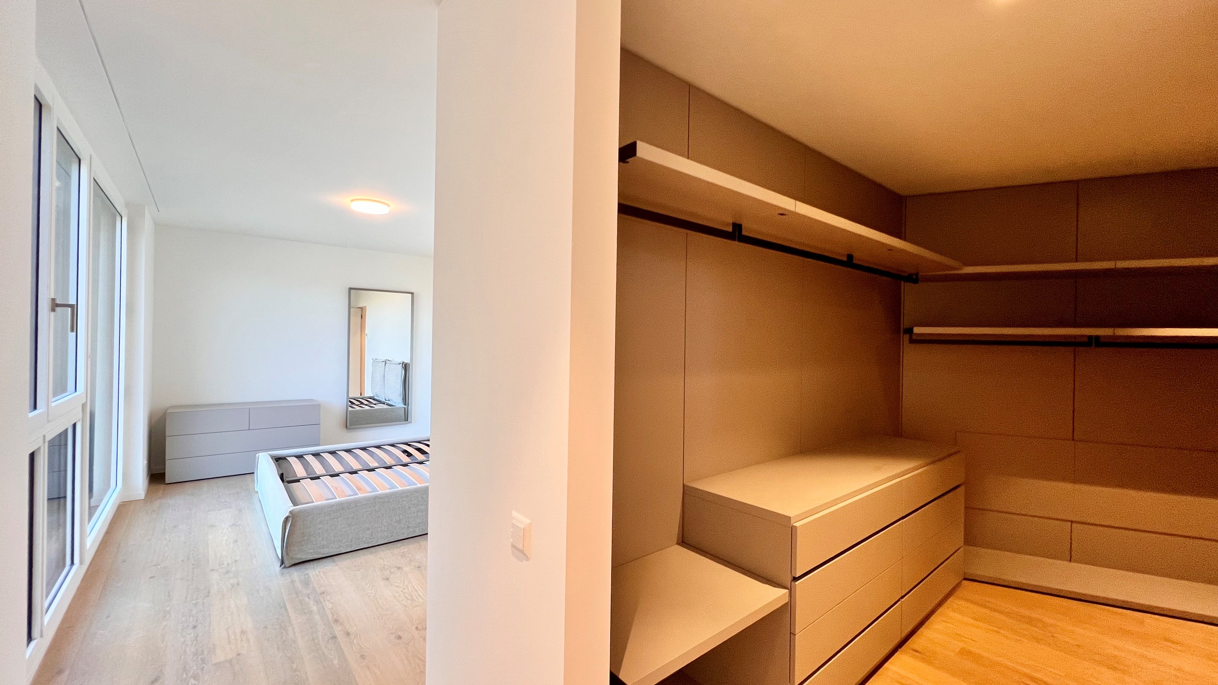 Ankleidezimmer mit Schlafzimmeransicht