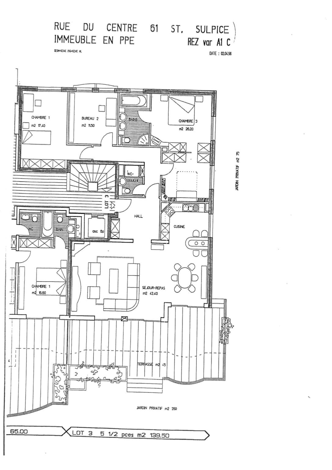 Grundriss einer Wohnung mit Terrasse und Garten