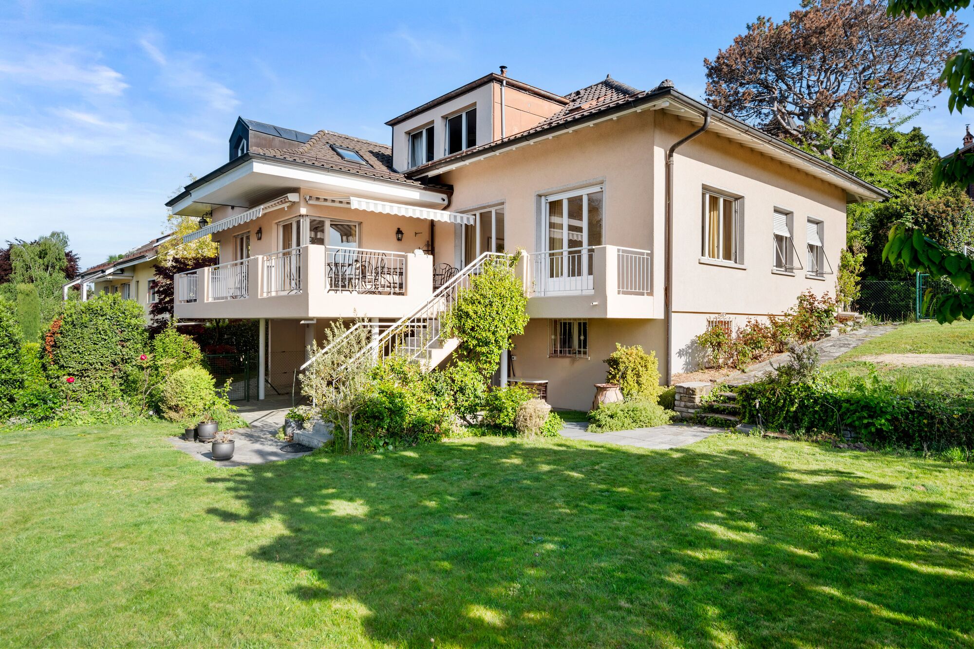Einfamilienhaus mit Garten und Terrasse