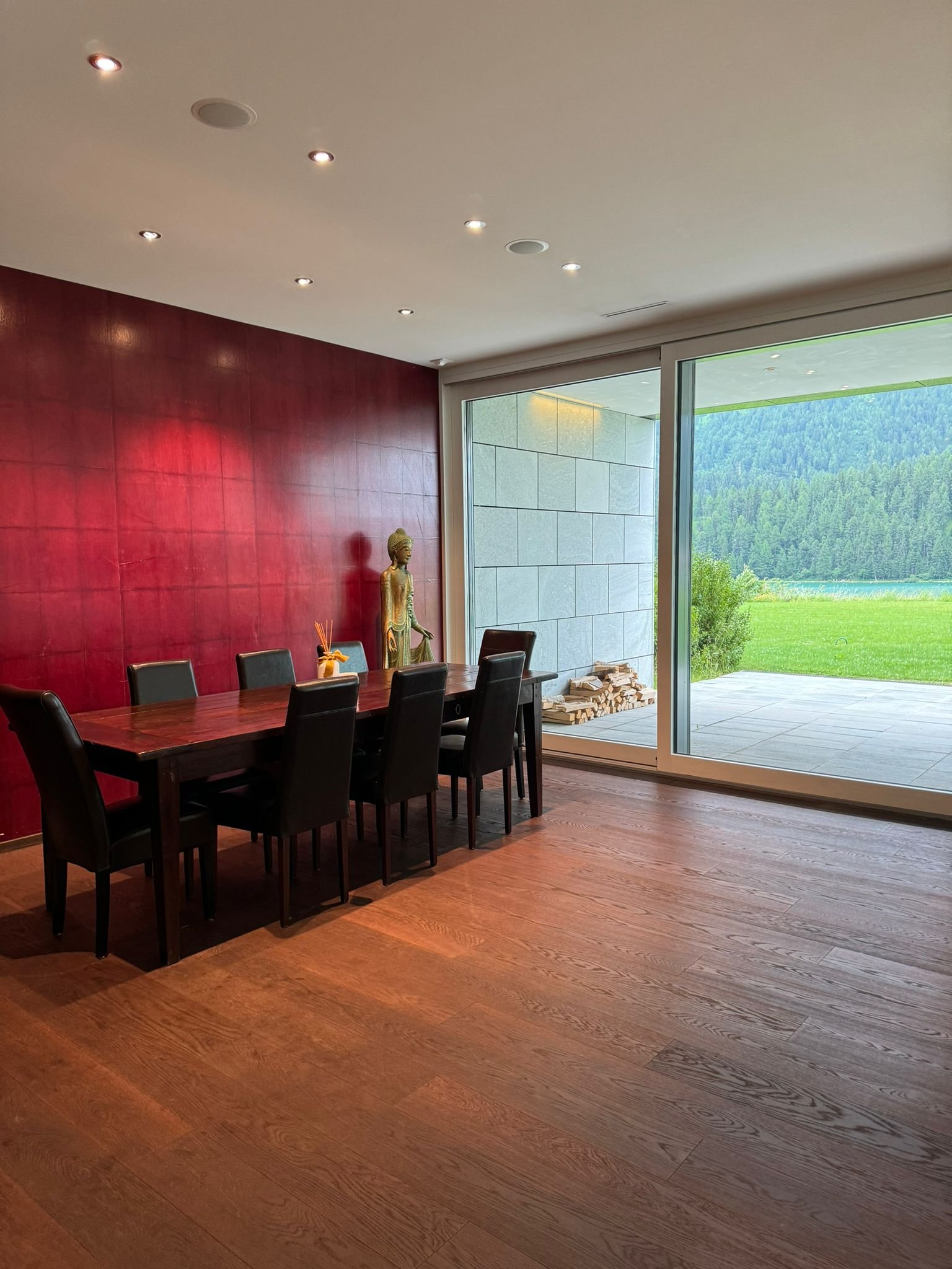 Essbereich mit Panoramablick