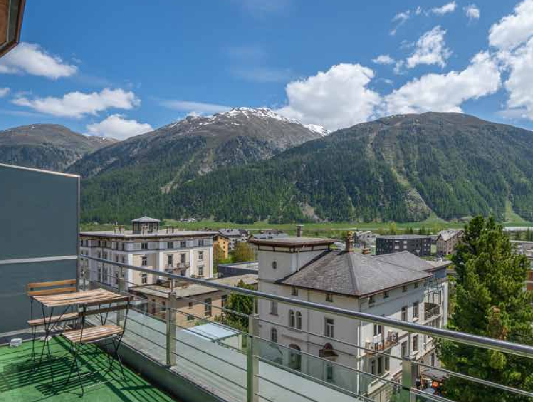 Balkon mit Bergblick