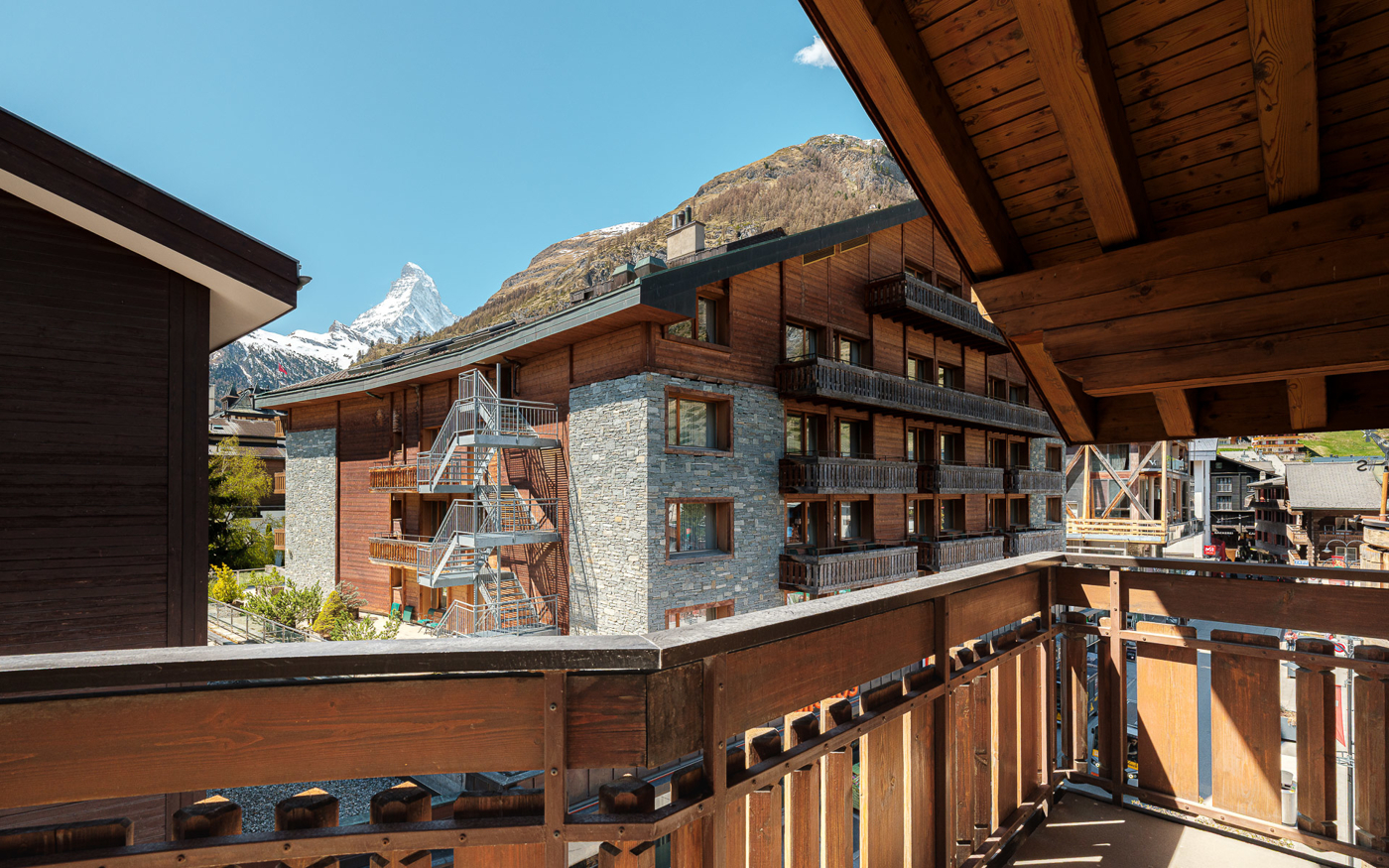 Alpiner Balkon mit Bergblick