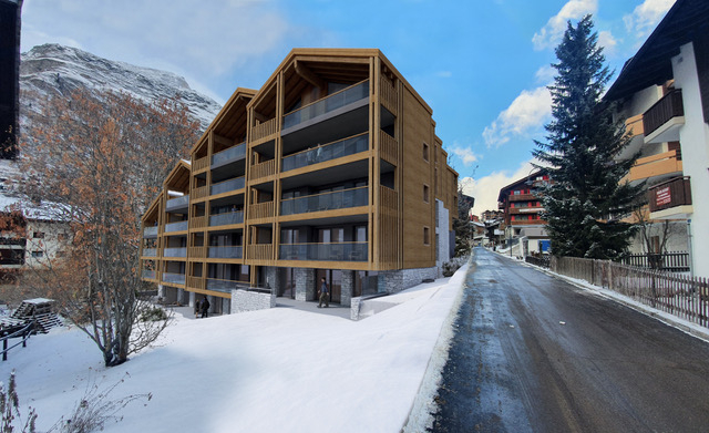 Modernes Apartmenthaus im Winter an einer Straße