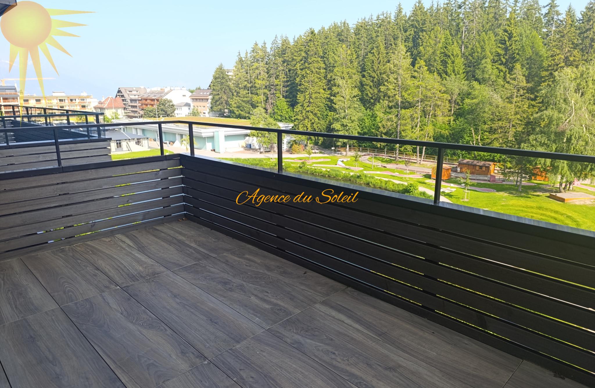 Balkon mit Ausblick ins Grüne