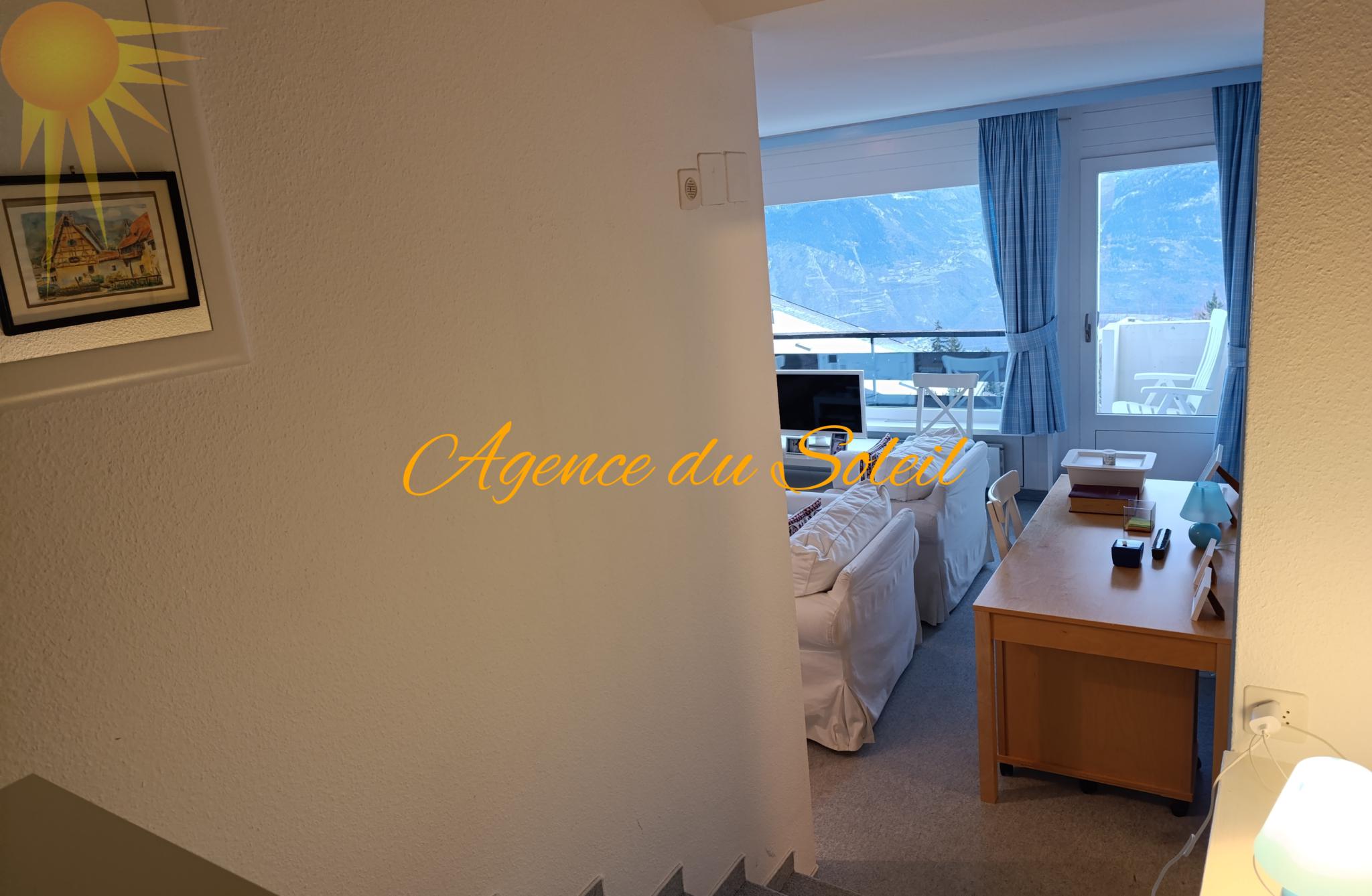 Wohnbereich mit Bergblick