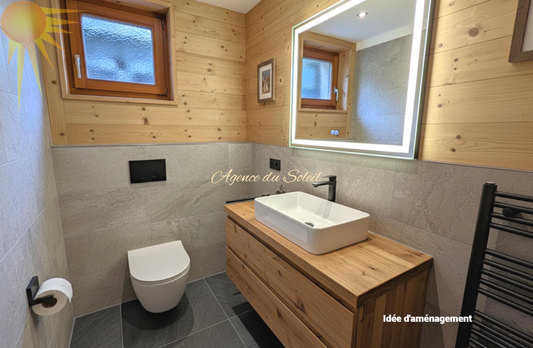 Modernes Badezimmer mit Holz- und Steinoberflächen