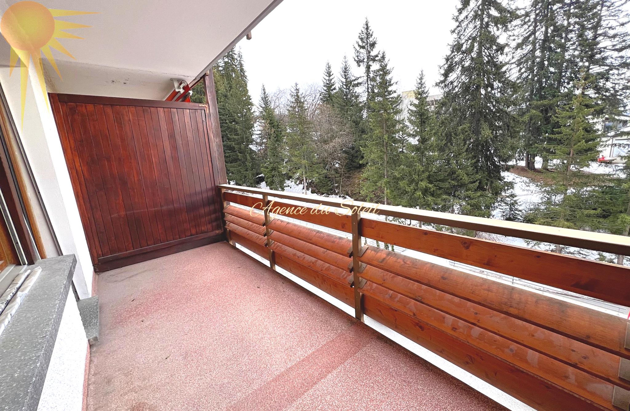 Balkon mit Berg-/Waldblick