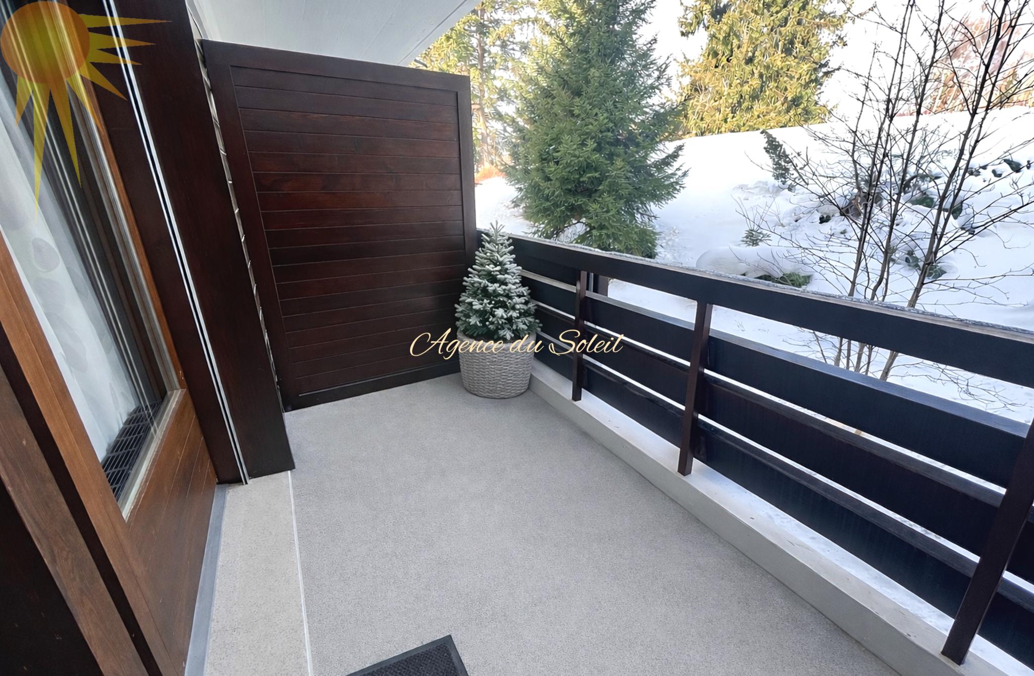 Balkon mit Winterblick