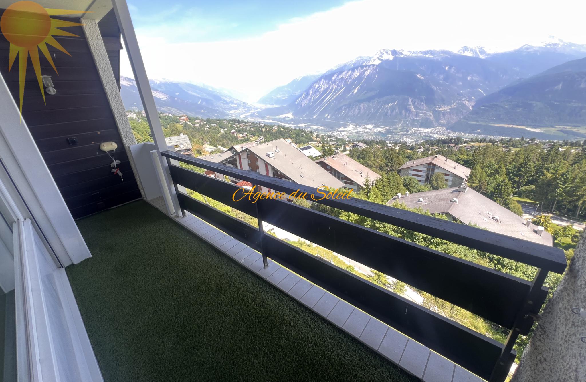 Balkon mit Bergblick