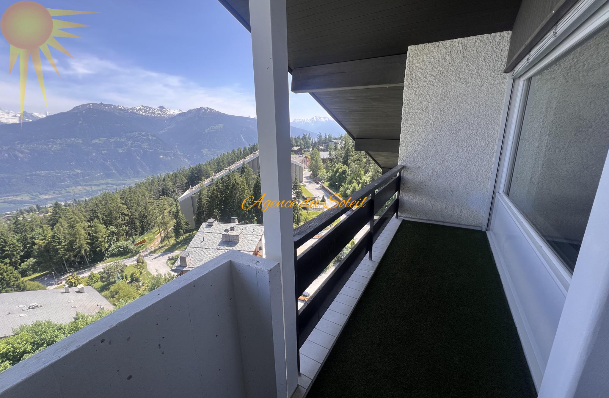 Balkon mit Bergblick