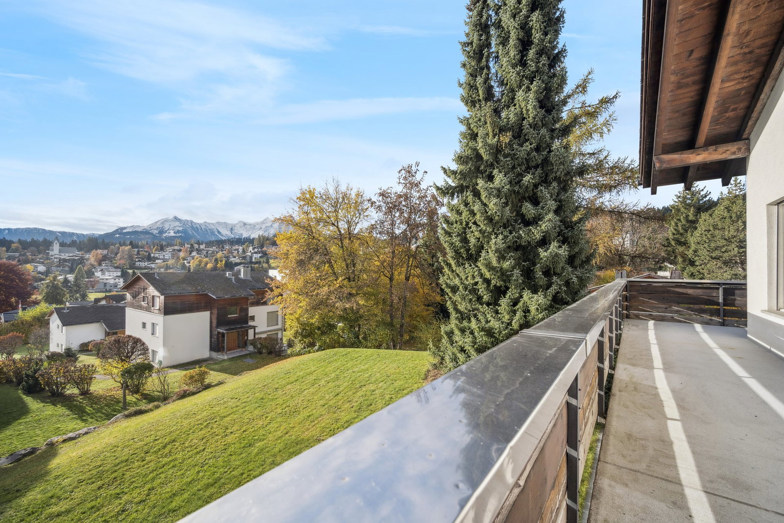 Balkon mit Bergblick