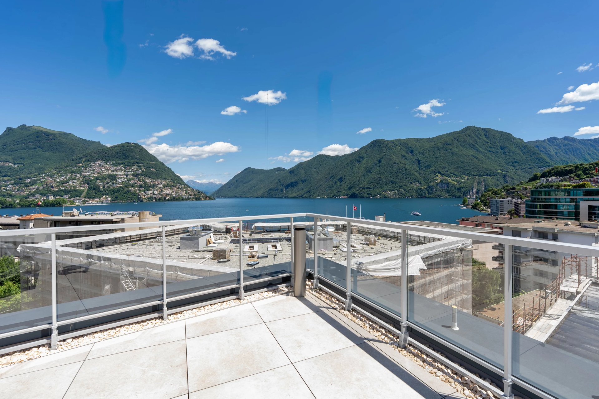 Dachterrasse mit Seeblick
