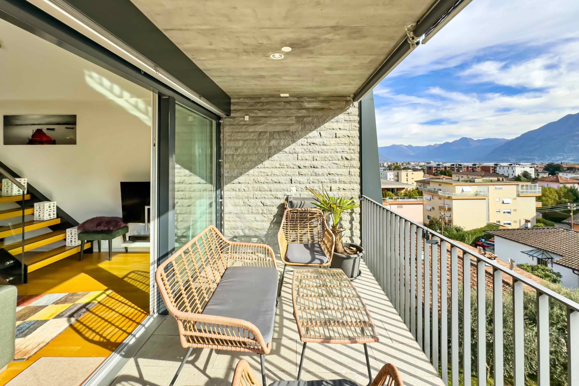 Balkon mit Bergblick